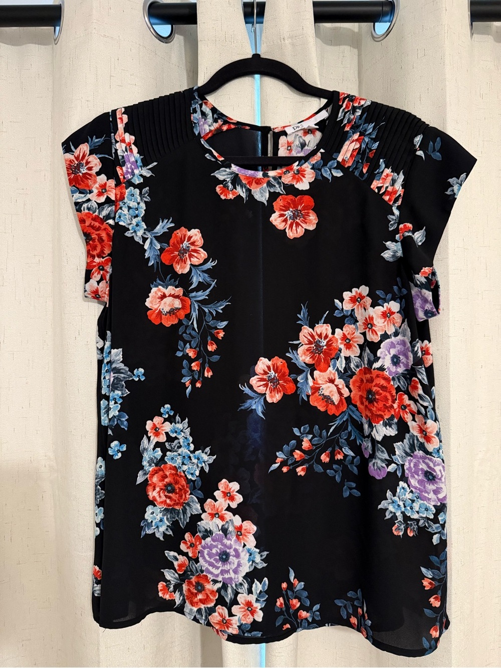 DR2 Black Floral Short-Sleeve Blouse